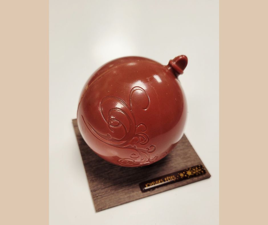 Boule de sapin en chocolat garnie